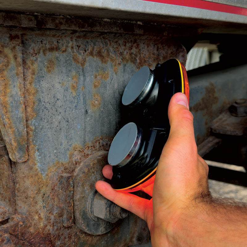 TS8235AM Magnetic Amber Flashing Heavy Haul Vehicle Light Applied to a Trailer